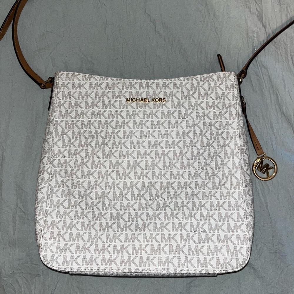 Michael Kors Messenger Crossbody - Vanilla